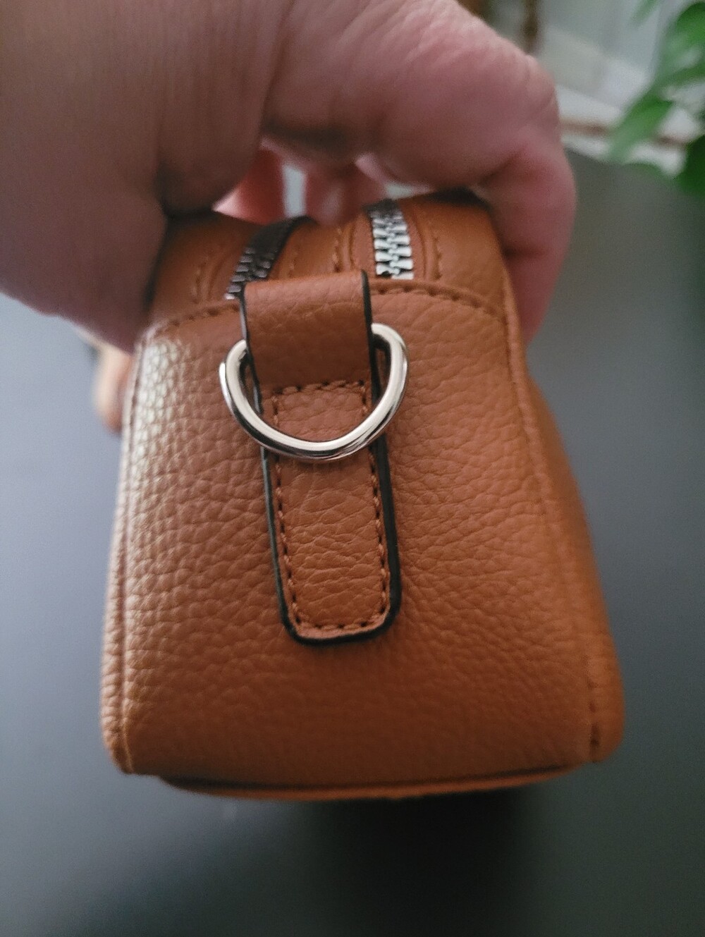 Mossimo Tan Crossbody Camera Bag with Front Pockets & Attachable Crossbody Strap - Picture 5 of 8